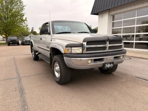 Photos of 2001 Dodge Ram 2500 Quad Cab Short Bed for sale in Fremont, NE at Tailgate Motor Co. (Fremont North)