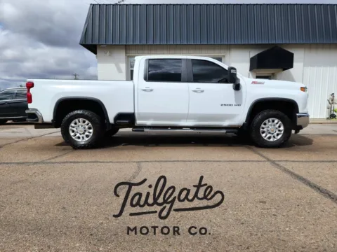 White 2024 Chevrolet Silverado 2500 HD Crew Cab LT Pickup 4D 6 1/2 ft for sale in Fremont, NE