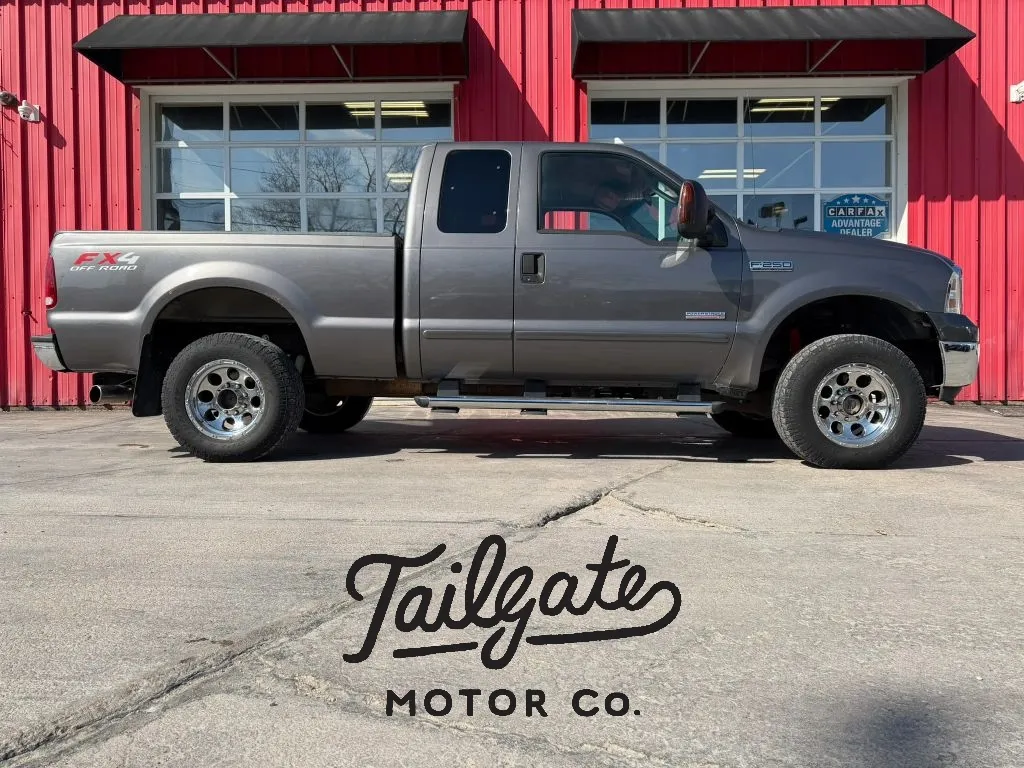 Gray 2005 Ford F250 Super Duty Super Cab Lariat Pickup 4D 6 3/4 ft for sale in Fremont, NE