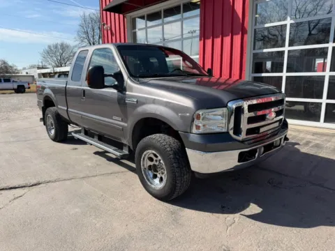 Photos of 2005 Ford F250 Super Duty Super Cab Lariat Pickup 4D 6 3/4 ft for sale in Fremont, NE at Tailgate Motor Co. (Fremont North)