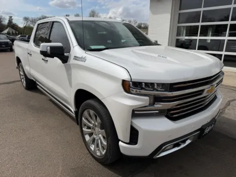 Photos of 2020 Chevrolet Silverado 1500 Crew Cab High Country Pickup 4D 6 1/2 ft for sale in Fremont, NE at Tailgate Motor Co. (Fremont North)