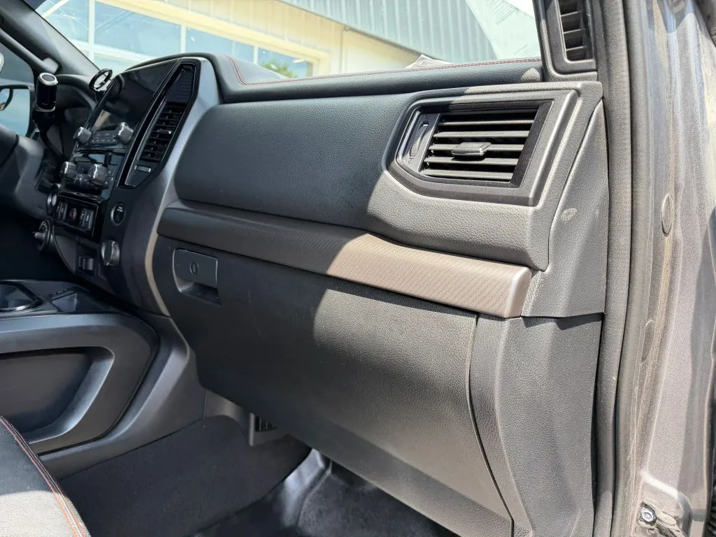 Nissan Titan photo 14