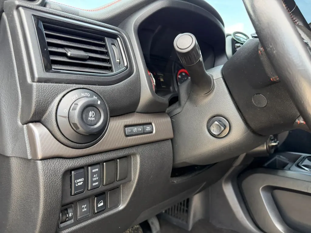 Nissan Titan photo 21