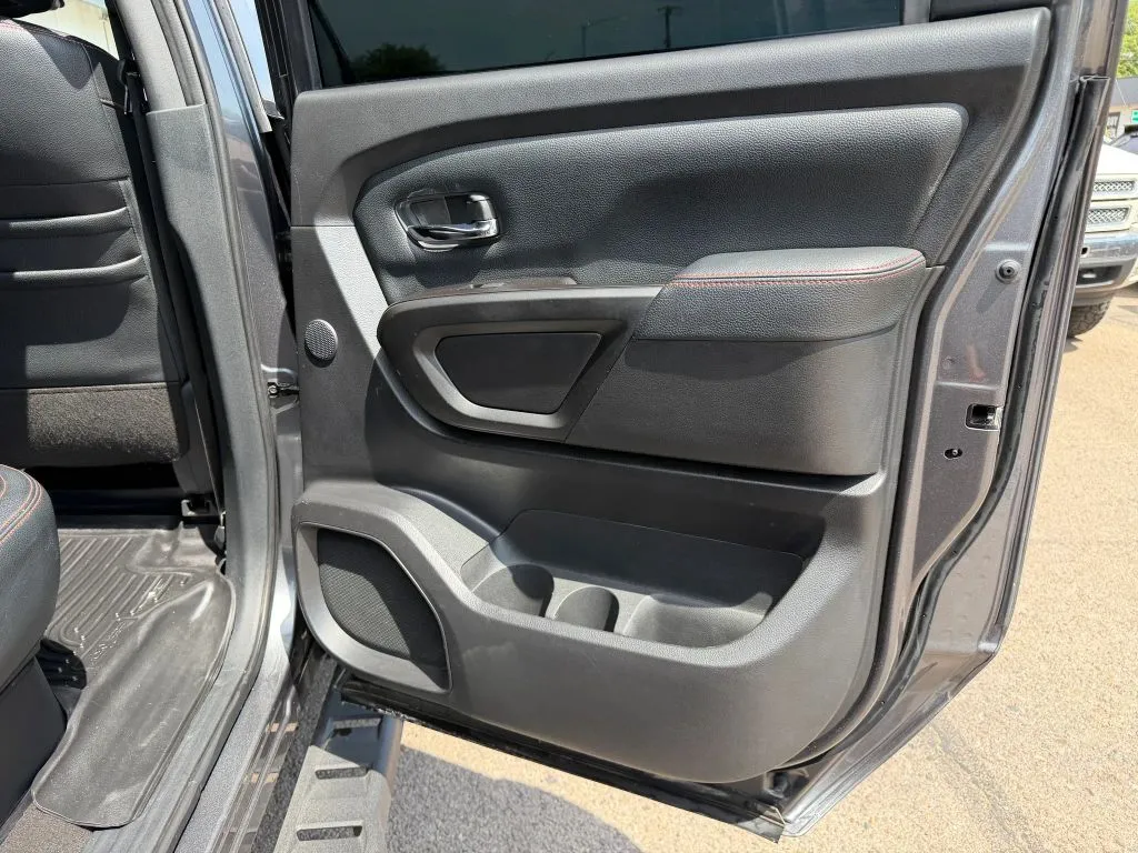 Nissan Titan photo 11
