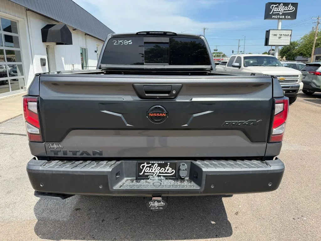 Nissan Titan photo 6