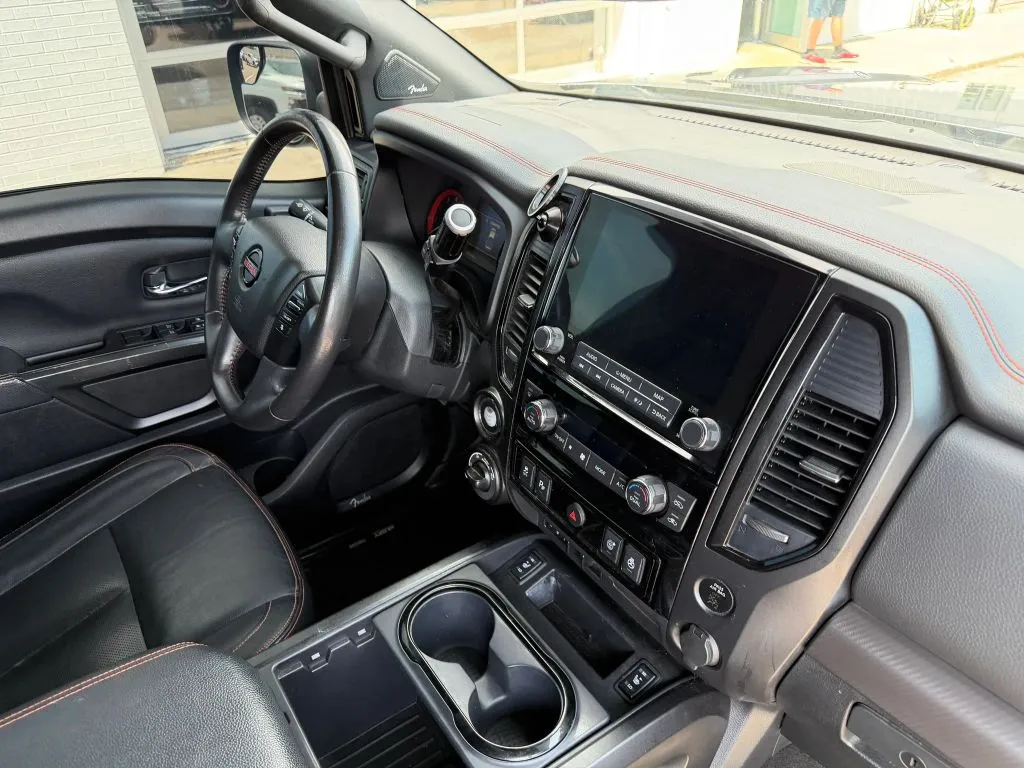 Nissan Titan photo 17