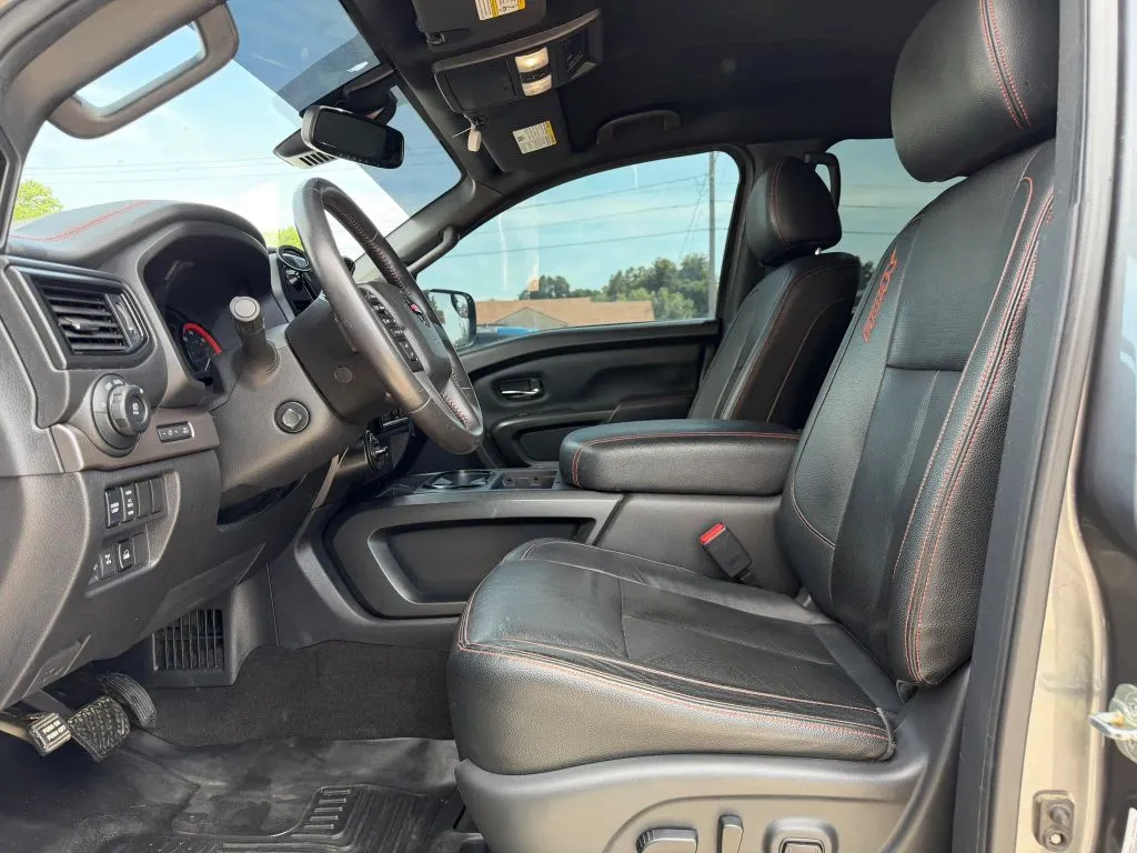 Nissan Titan photo 20