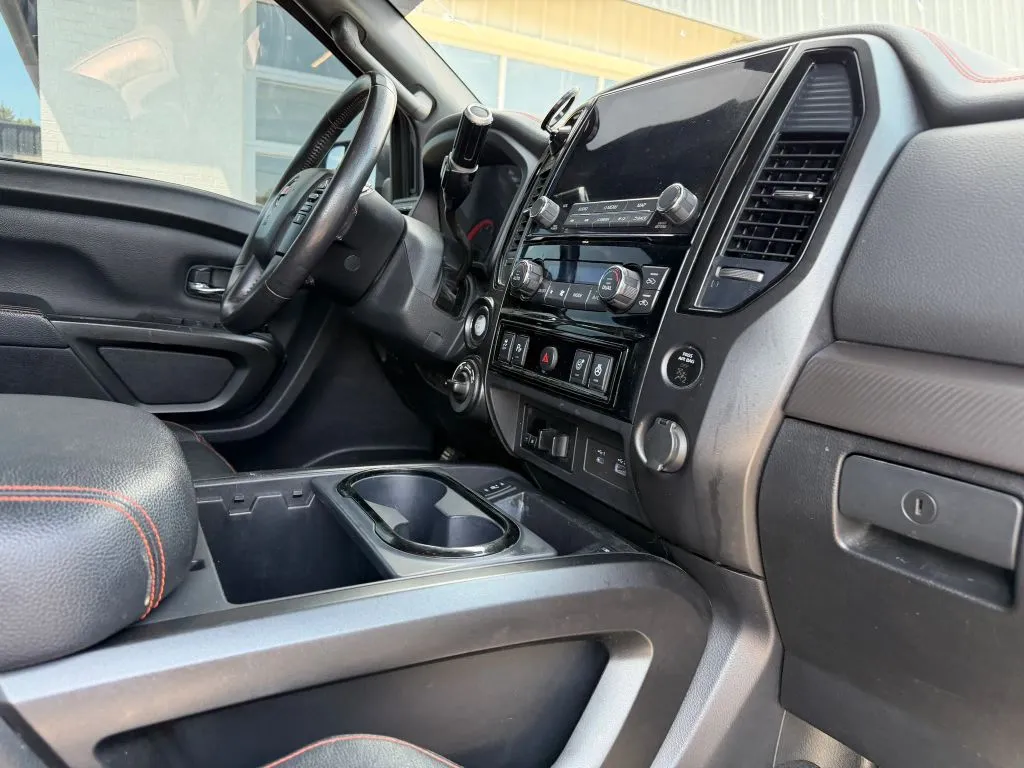 Nissan Titan photo 13