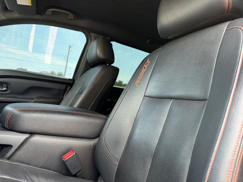 Nissan Titan photo 19