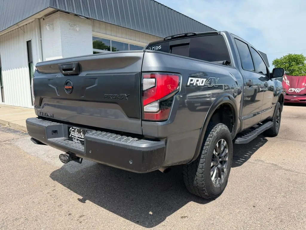Nissan Titan photo 7