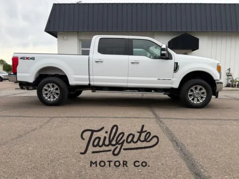 White 2017 Ford F250 Super Duty Crew Cab XLT Pickup 4D 6 3/4 ft for sale in Fremont, NE