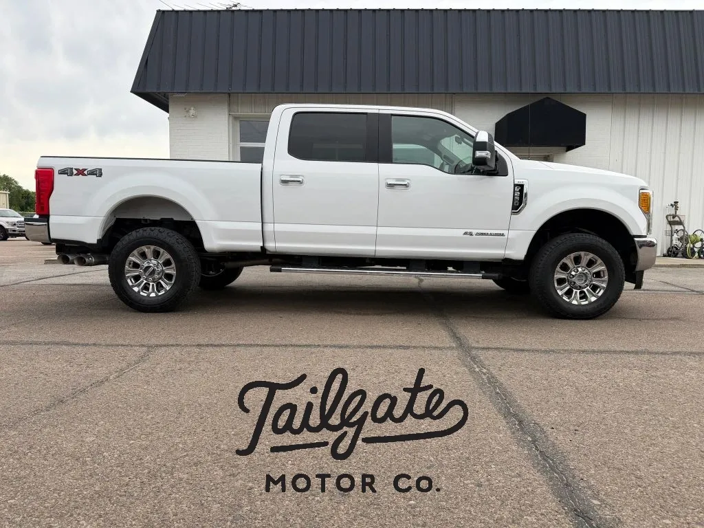 White 2017 Ford F250 Super Duty Crew Cab XLT Pickup 4D 6 3/4 ft for sale in Fremont, NE