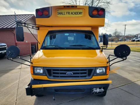 Another view of 2006 Ford Commercial E450 Cube Van 14'-18' for sale in Fremont, NE at Tailgate Motor Co. (Fremont North)