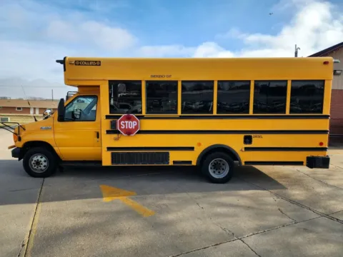 More photos of 2006 Ford Commercial E450 Cube Van 14'-18' at Tailgate Motor Co. (Fremont North), NE