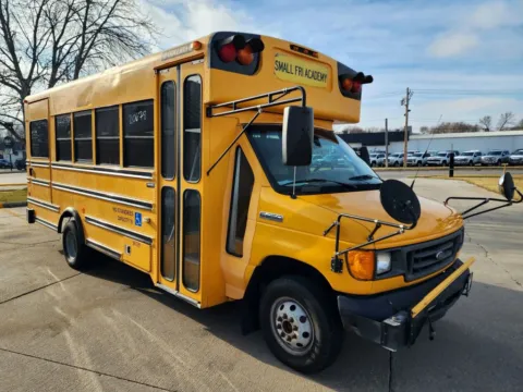 Photos of 2006 Ford Commercial E450 Cube Van 14'-18' for sale in Fremont, NE at Tailgate Motor Co. (Fremont North)