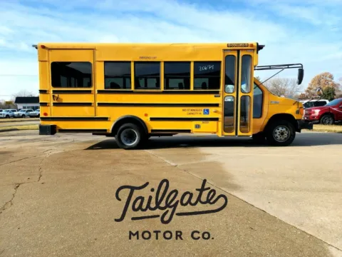 Yellow 2006 Ford Commercial E450 Cube Van 14'-18' for sale in Fremont, NE