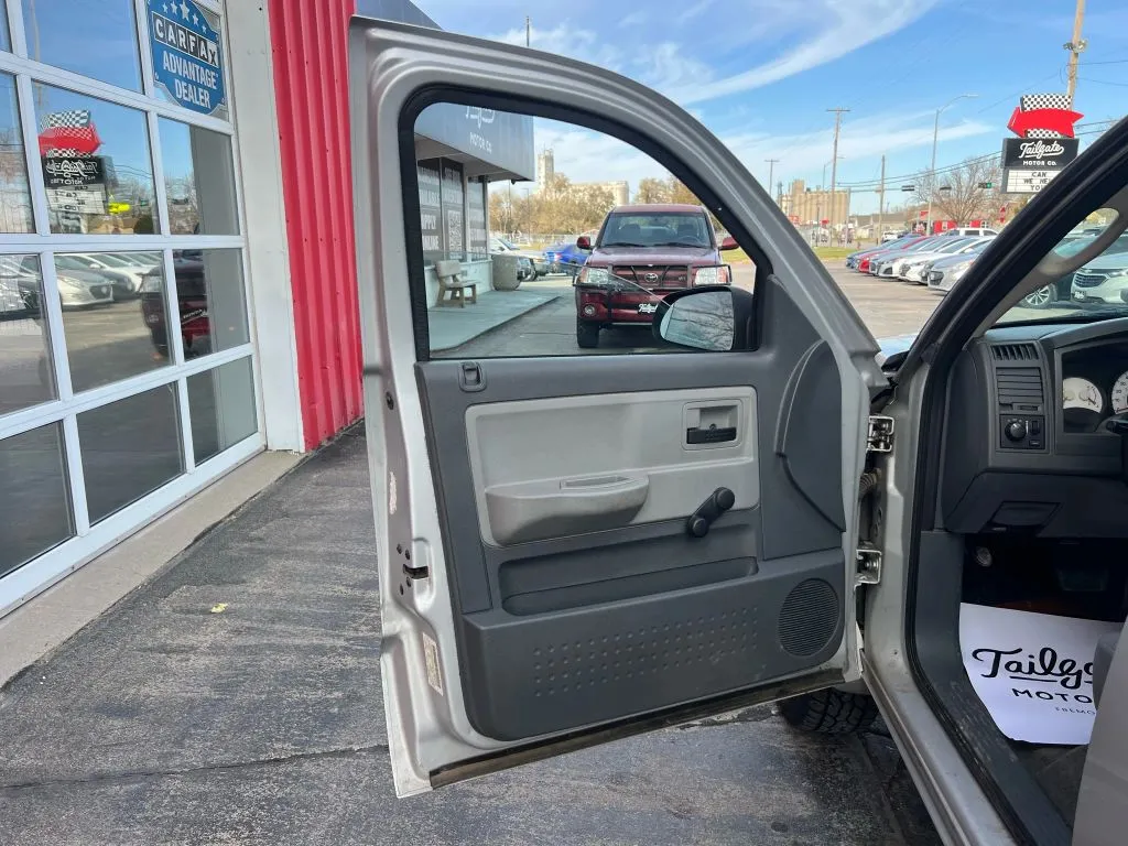 2005 Dodge Dakota ST - Photo 9