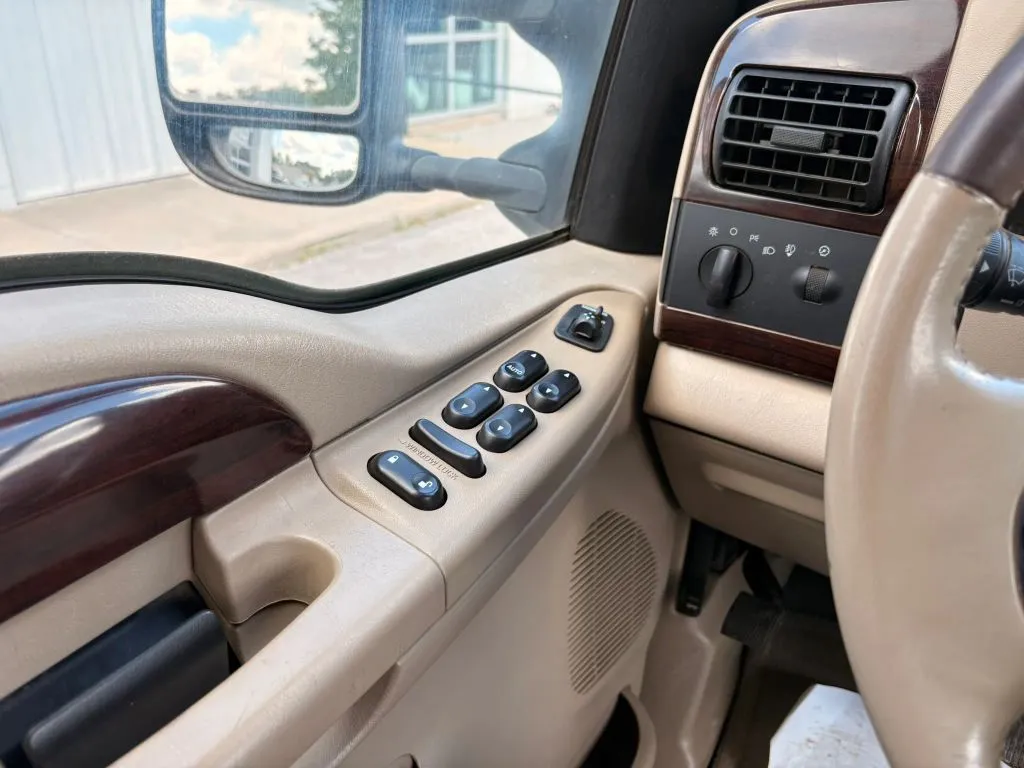 2005 Ford F-350 Super Duty Lariat - Photo 22