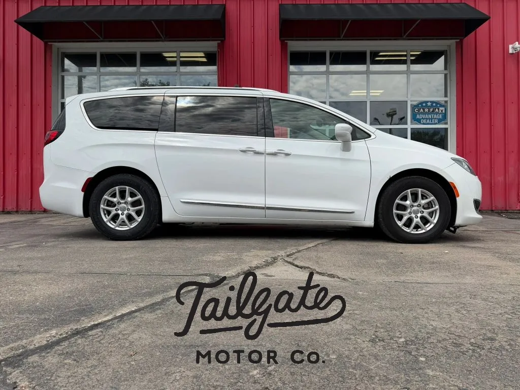 White 2020 Chrysler Pacifica Touring L Minivan 4D for sale in Fremont, NE