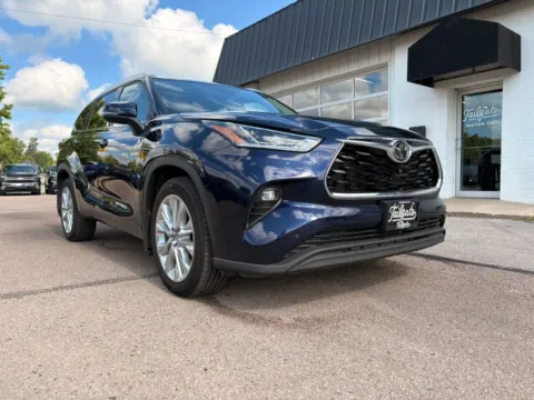 Photos of 2021 Toyota Highlander Limited Sport Utility 4D for sale in Fremont, NE at Tailgate Motor Co. (Fremont North)