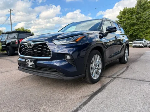 More photos of 2021 Toyota Highlander Limited Sport Utility 4D at Tailgate Motor Co. (Fremont North), NE