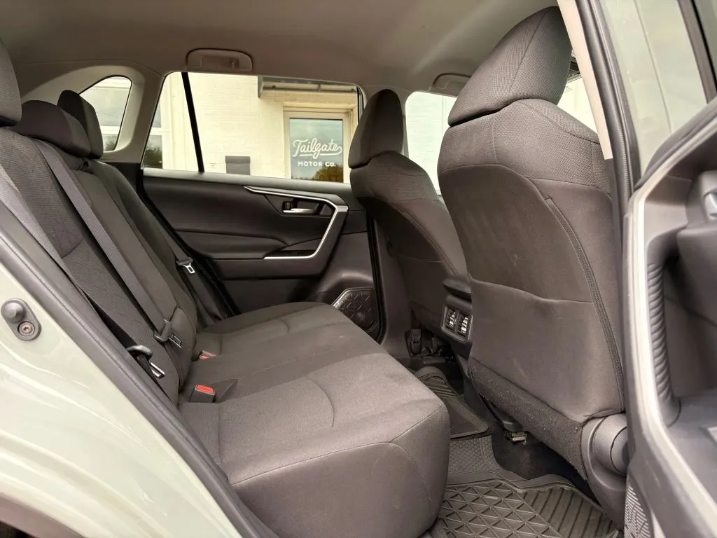 Toyota RAV4 photo 10