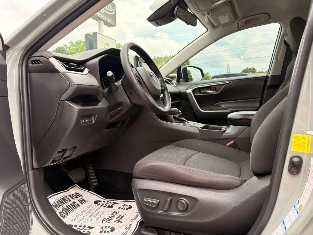 Toyota RAV4 photo 16