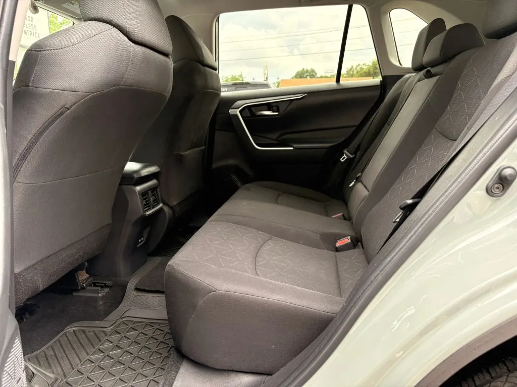 Toyota RAV4 photo 14