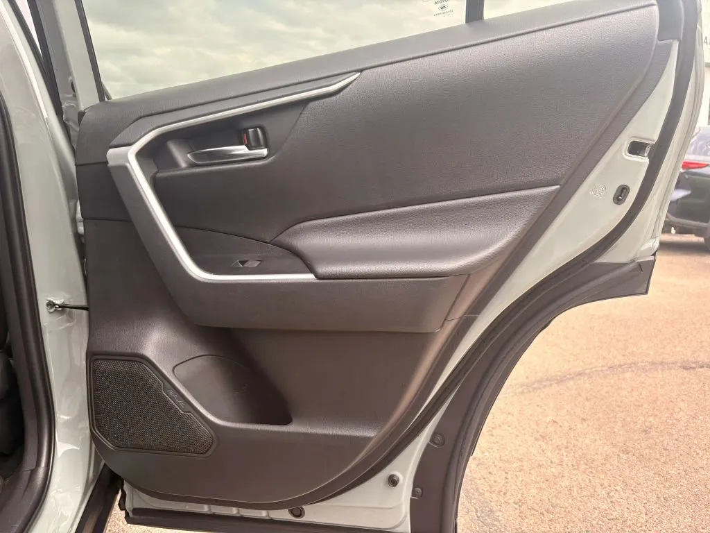 Toyota RAV4 photo 9
