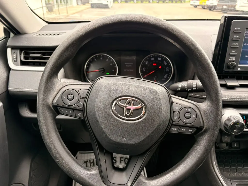 Toyota RAV4 photo 18