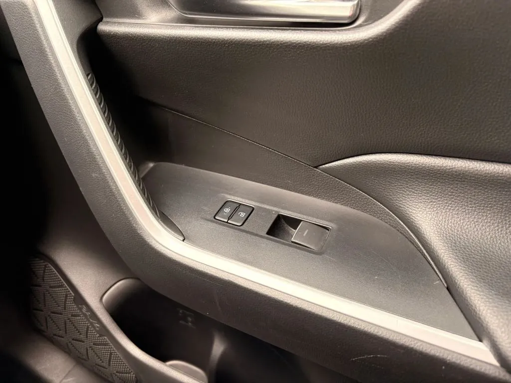 Toyota RAV4 photo 26