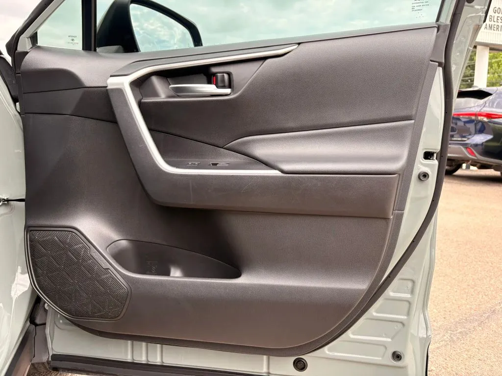 Toyota RAV4 photo 11