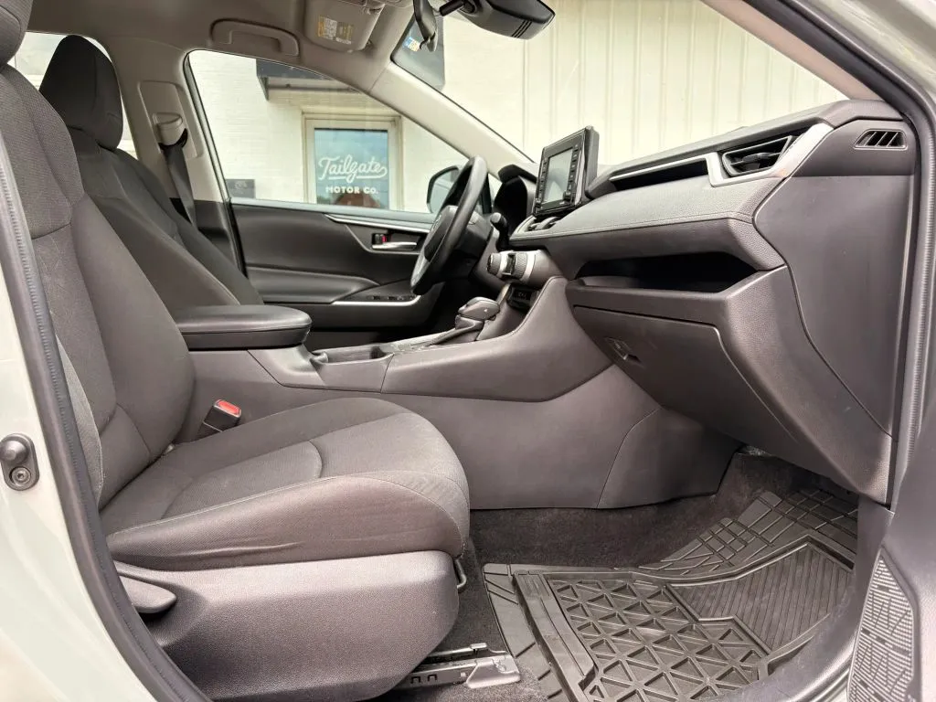 Toyota RAV4 photo 12