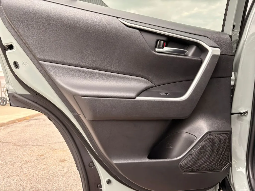 Toyota RAV4 photo 13