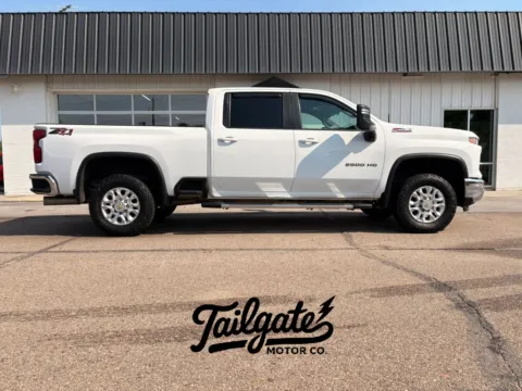 White 2024 Chevrolet Silverado 2500 HD Crew Cab LT Pickup 4D 6 1/2 ft for sale in Fremont, NE