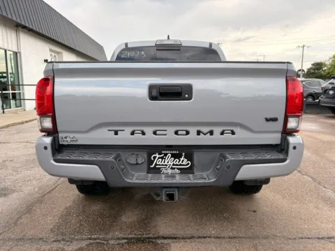More photos of 2018 Toyota Tacoma Double Cab TRD Off-Road Pickup 4D 5 ft at Tailgate Motor Co. (Fremont North), NE
