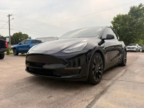 More photos of 2023 Tesla Model Y Performance Sport Utility 4D at Tailgate Motor Co. (Fremont North), NE
