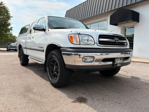 Photos of 2000 Toyota Tundra Access Cab SR5 Pickup 4D 6 1/2 ft for sale in Fremont, NE at Tailgate Motor Co. (Fremont North)