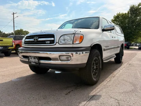 More photos of 2000 Toyota Tundra Access Cab SR5 Pickup 4D 6 1/2 ft at Tailgate Motor Co. (Fremont North), NE