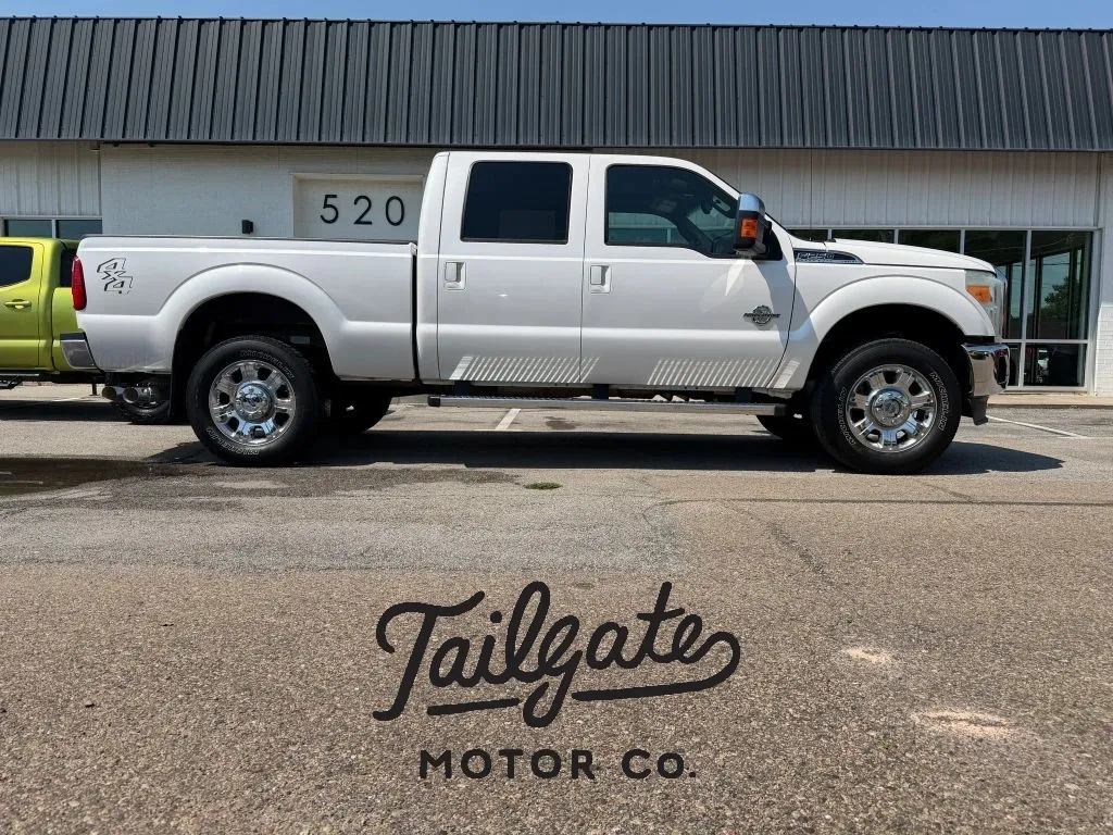 White 2016 Ford F250 Super Duty Crew Cab Lariat Pickup 4D 6 3/4 ft for sale in Fremont, NE