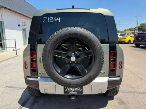 More photos of 2020 Land Rover Defender 110 SE (2020.5) Sport Utility 4D at Tailgate Motor Co. (Fremont North), NE