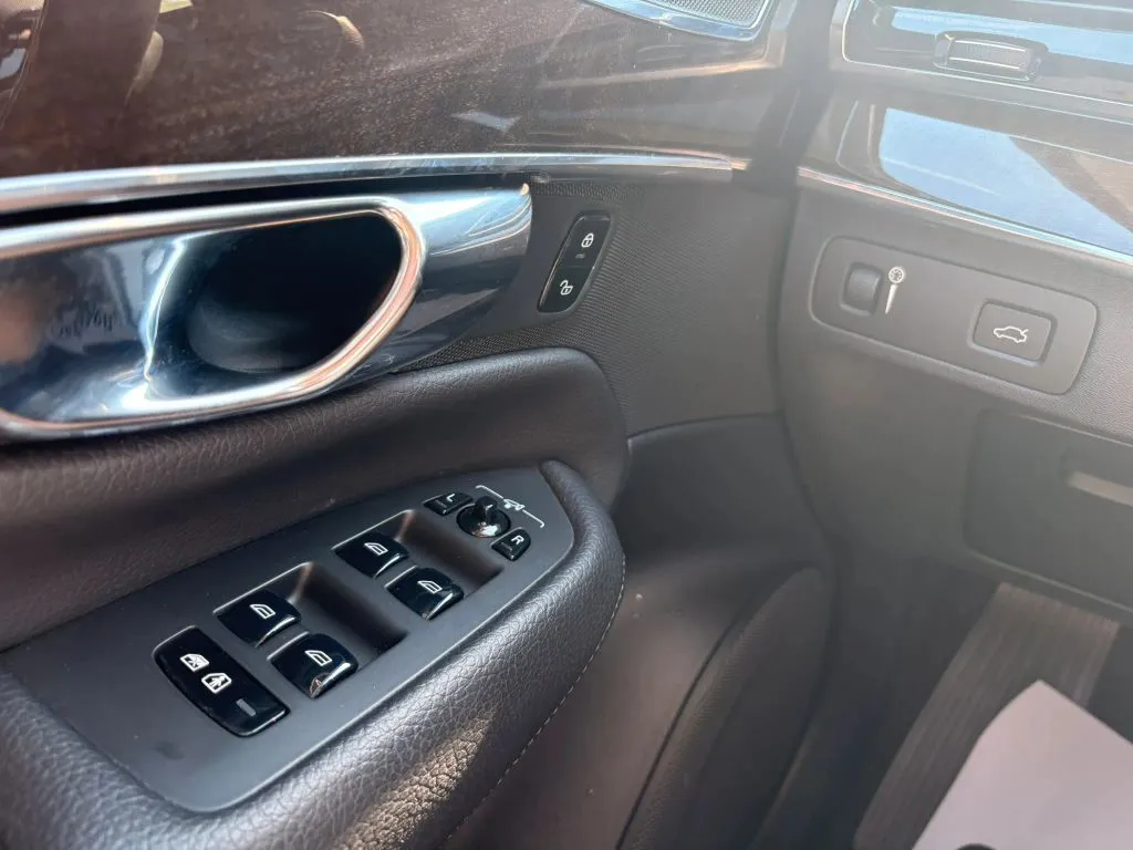 Volvo XC90 photo 30