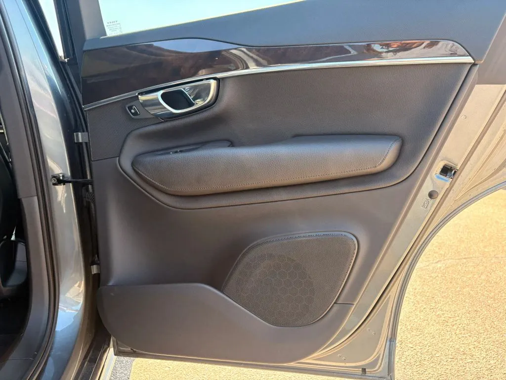Volvo XC90 photo 10