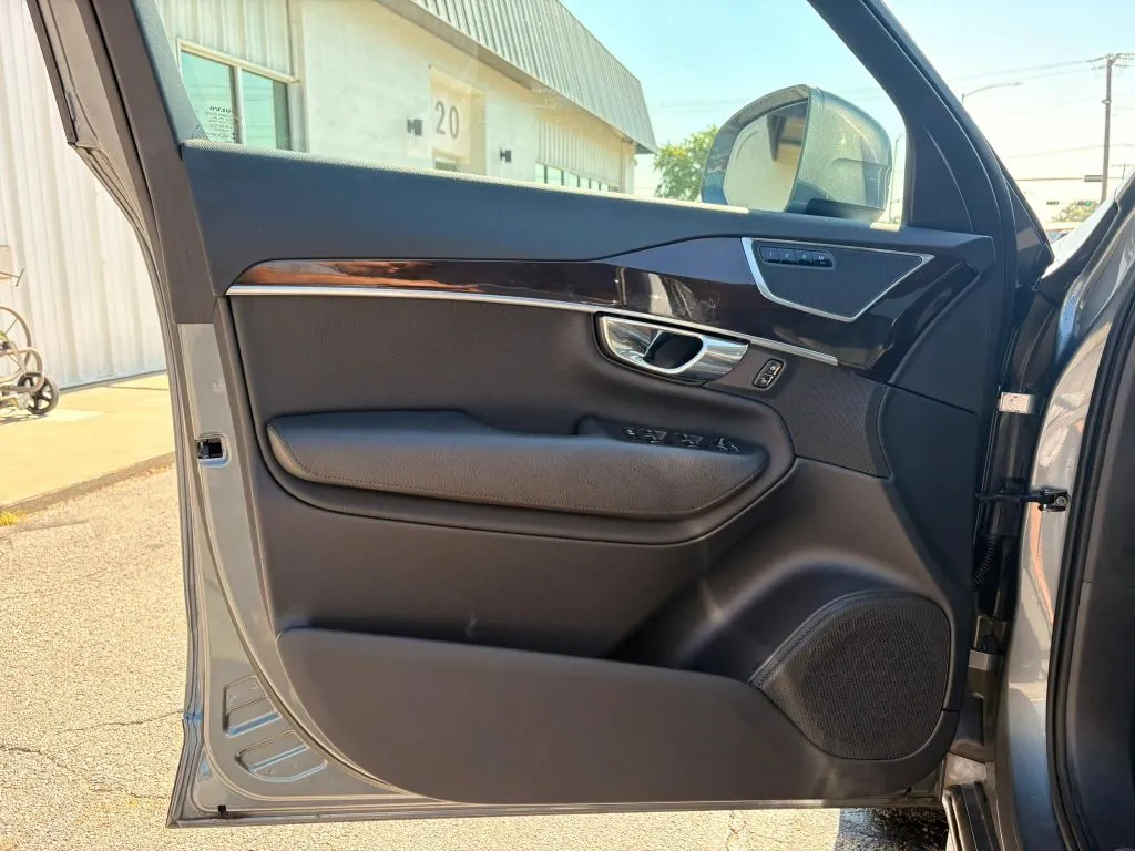 Volvo XC90 photo 16