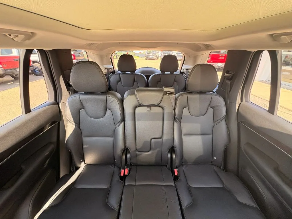 Volvo XC90 photo 19