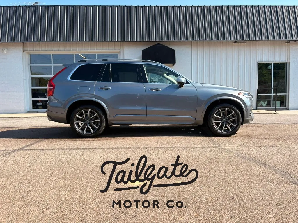 Silver 2016 Volvo XC90 T6 Momentum Sport Utility 4D for sale in Fremont, NE