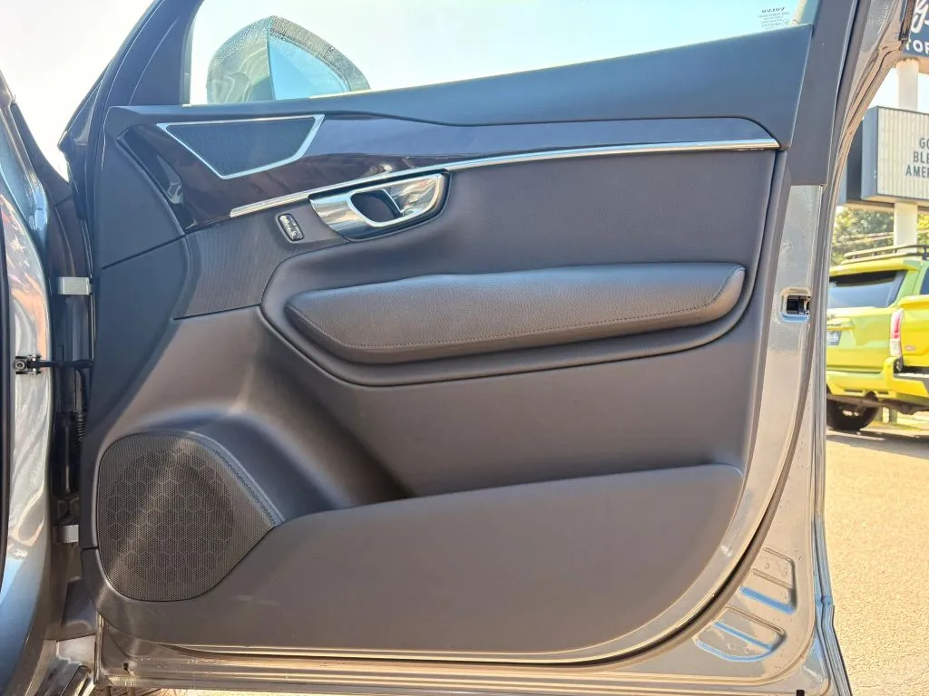 Volvo XC90 photo 12