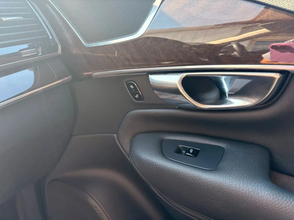 Volvo XC90 photo 31
