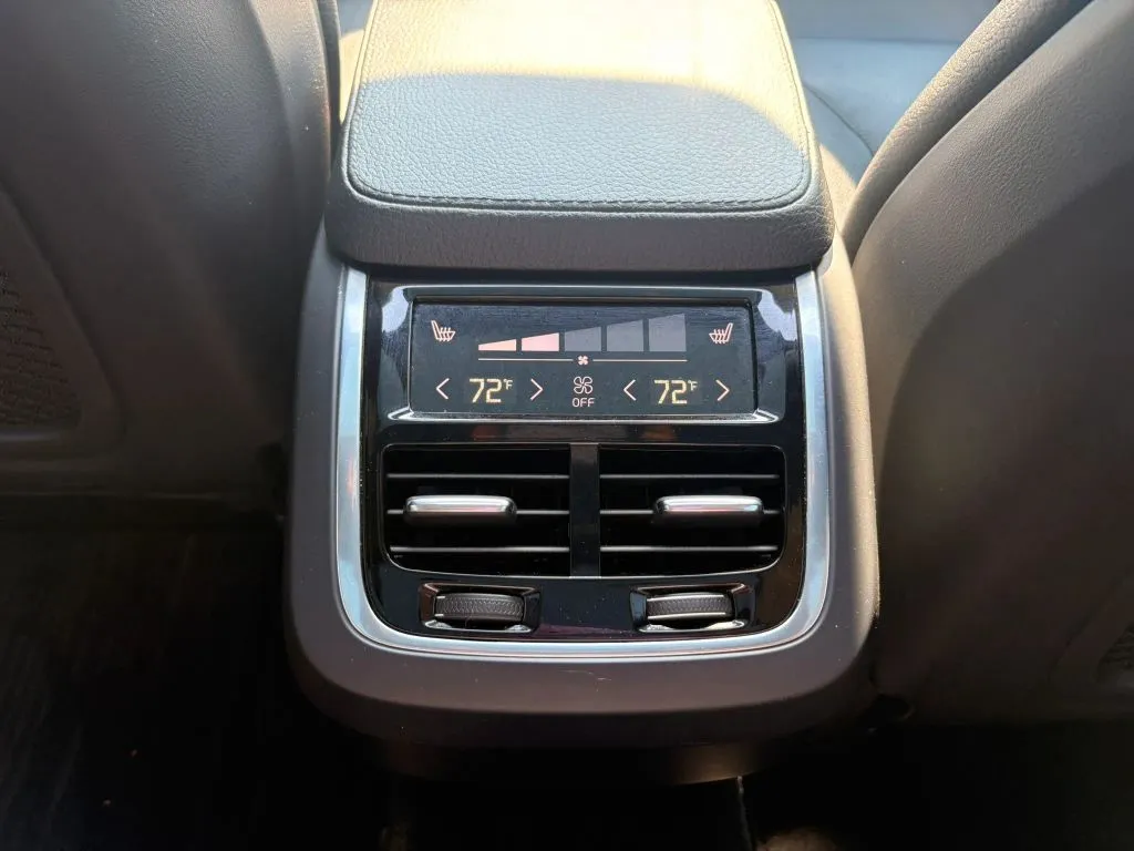 Volvo XC90 photo 25