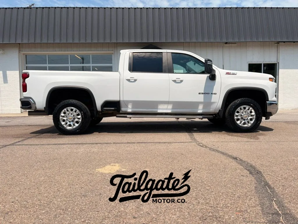 White 2024 Chevrolet Silverado 2500 HD Crew Cab LT Pickup 4D 6 1/2 ft for sale in Fremont, NE